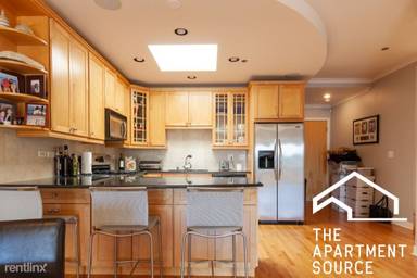 Main picture of 2700 N Halsted St