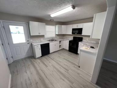 Main picture of 435 N George Ave