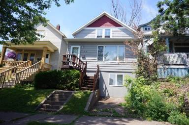 Main picture of 1103 E 6th St