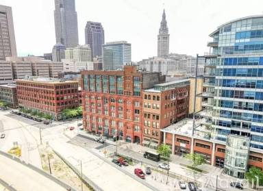 Main picture of 635 W Lakeside Ave