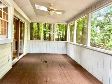 Main picture of 106 Oak Spring Ct