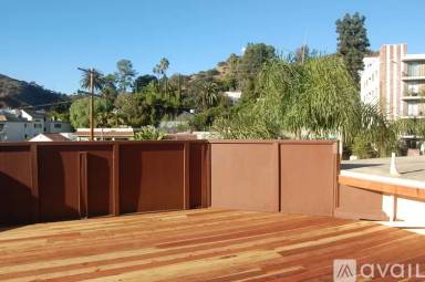 Main picture of 2255 N Cahuenga Blvd