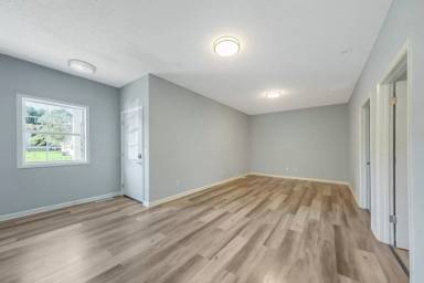 Main picture of 214 E Wilson St