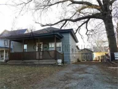 Main picture of 609 N Woodland St