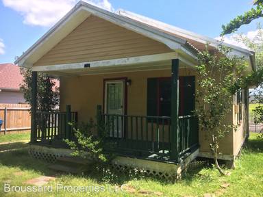 Main picture of 115 Merchants Blvd