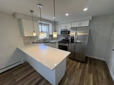 Main picture of 321 Budlong Rd