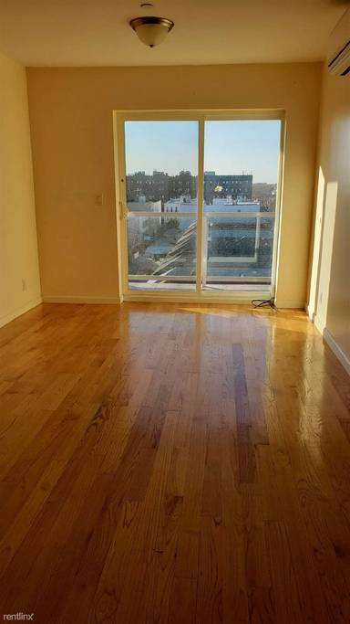Main picture of 7516 Bay Pkwy