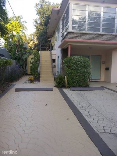 Main picture of 419 1/2 NE 15th Ave
