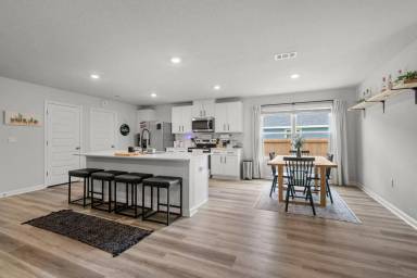Main picture of 557 Mary Lou Way