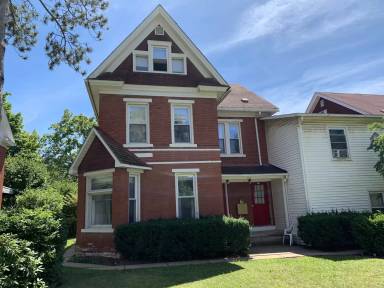 Main picture of 400 S Allen St