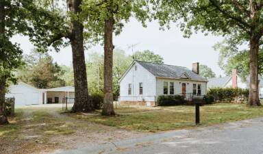 Main picture of 2106 Englewood St