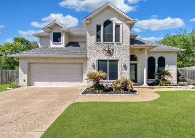 Main picture of 3709 Bridle Trails Ct