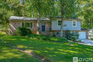 Main picture of 819 Skyline Park Dr