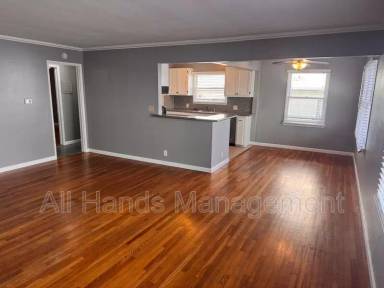 Main picture of 1825 E 1st St