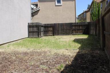 Main picture of 2833 Wren St
