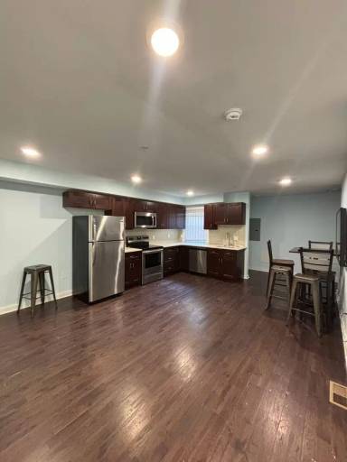 Main picture of 1609 N Sydenham St