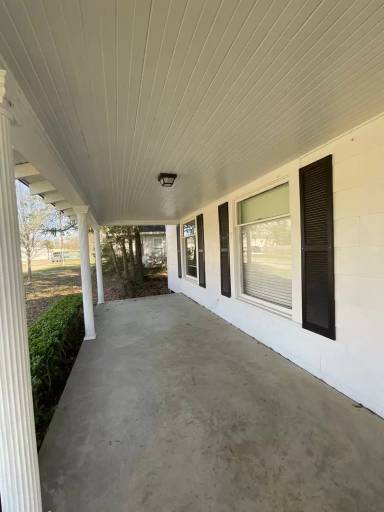 Main picture of 613 W 1st St