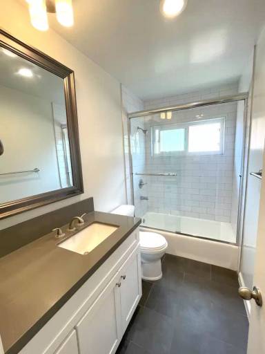 Main picture of 3903 W 182nd St