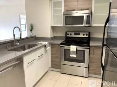Main picture of 988 Franklin St Apartments