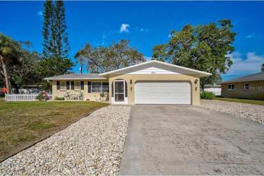 Main picture of 476 W Seminole Dr