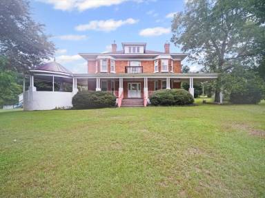 Main picture of 321 E Main St