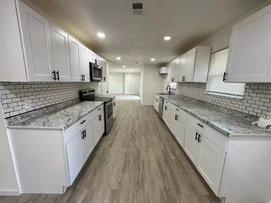 Main picture of 1105 N Thornbush Cir