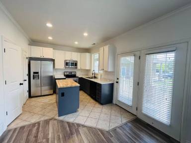 Main picture of 632 E Long Shadow Dr