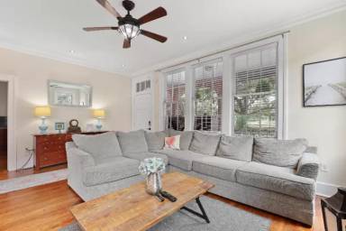 Main picture of 1214 E Victory Dr