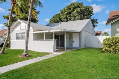 Main picture of 20410 NW 33rd Ct