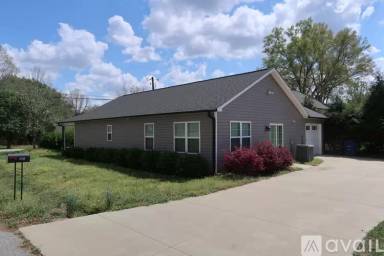 Main picture of 210 Orchard Park Ln