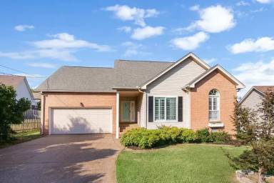 Main picture of 404 Crestfield Ct