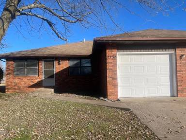 Main picture of 2737 E McDaniel St