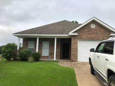 Main picture of 33 Oxford Dr