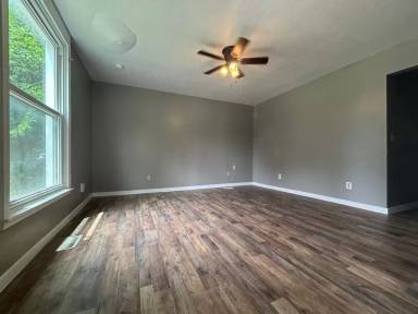 Main picture of 827 E Dale St