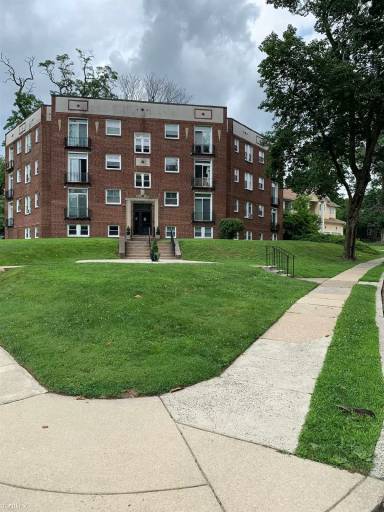 Main picture of 625 E Vernon Rd