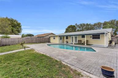 Main picture of 9860 NW 3rd St