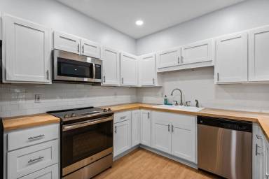 Main picture of 300 Riveranne Ct