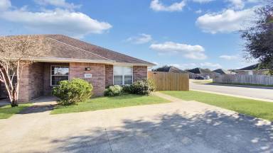 Main picture of 1008 Willow Pond Ct