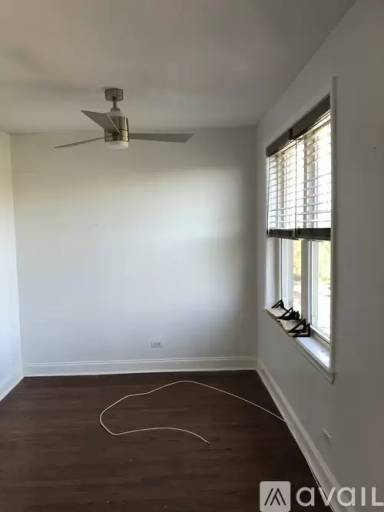 Main picture of 2501 W Touhy Ave