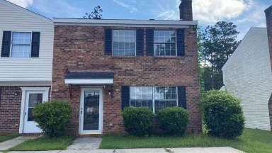 Main picture of 300 Myrtlewood Cir