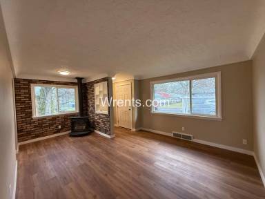 Main picture of 2917 N Willow Rd