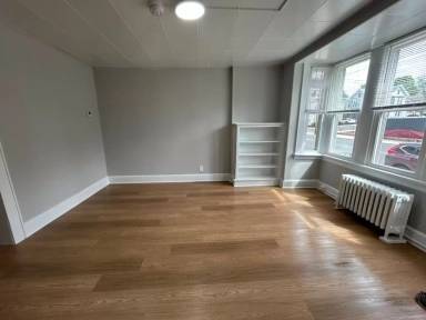 Main picture of 107 Broad St