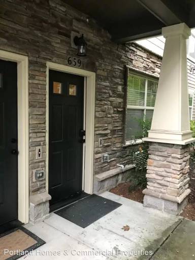 Main picture of 654 NE Garswood Ln