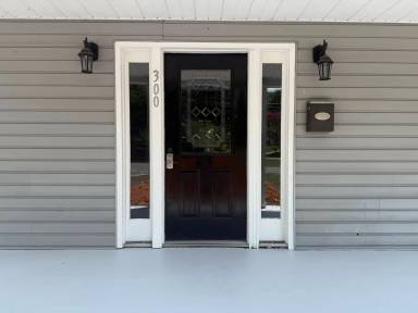 Main picture of 300 Railroad St