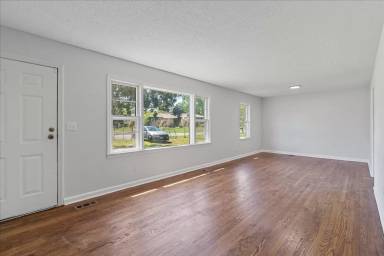 Main picture of 915 Altamaha St