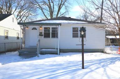 Main picture of 4513 E 18th St