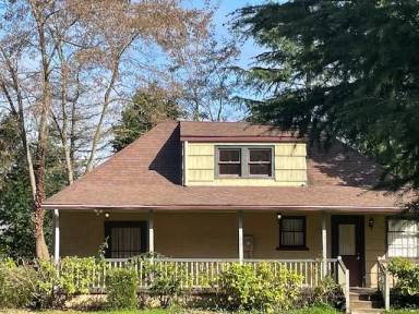 Main picture of 119 125th St E