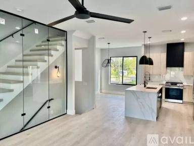 Main picture of 607 W Euclid Ave