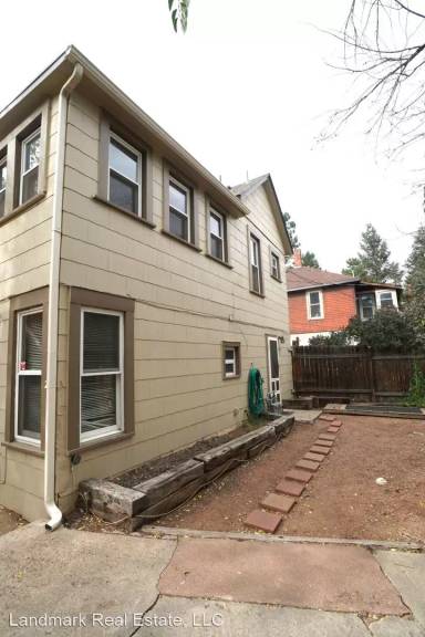 Main picture of 824 Midland Ave