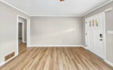 Main picture of 10929 103rd St